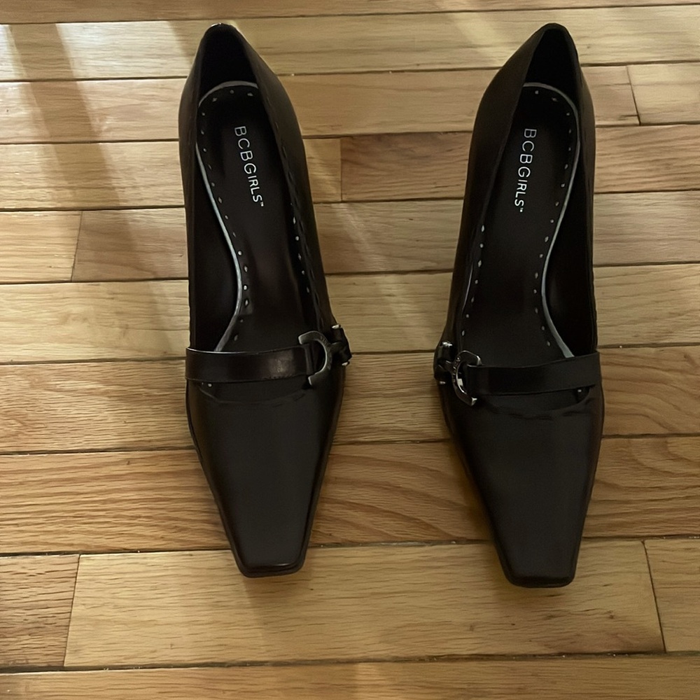 Ladies shoes, brown leather with buckel, size 8.5.